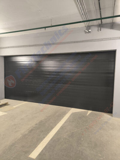 Секционные противопожарные ворота FireTechnics-S EI60 без калитки в паркинге ЖК